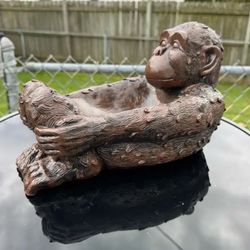 The monkey dish statue