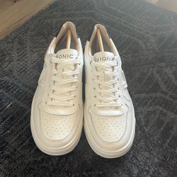 Kimmie Court, White Shoes