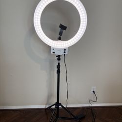 NEEWER 18 Inch LED Ring light With Stand. 
