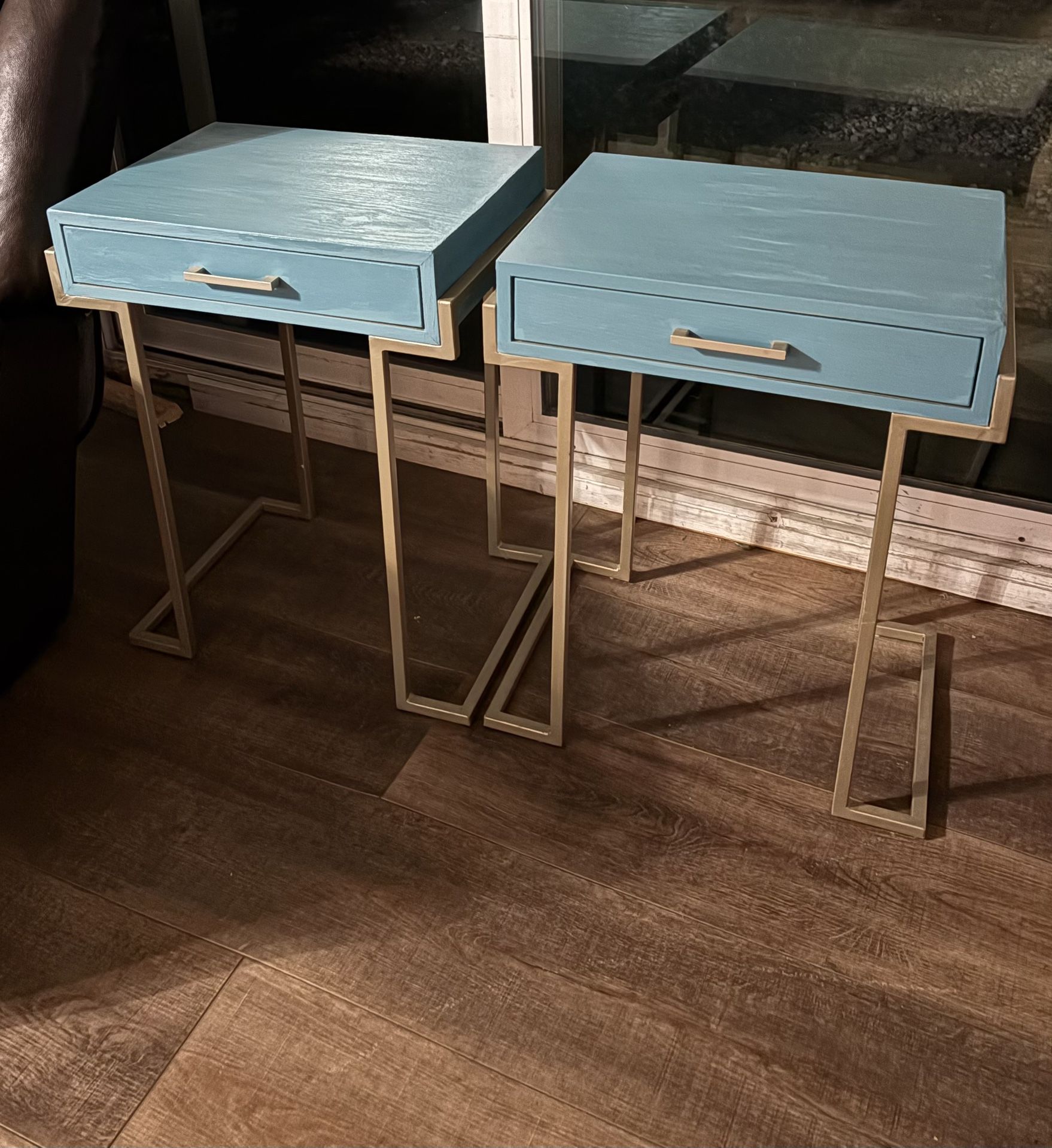 2 Accent Tables