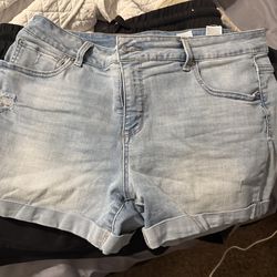 Lot of 17 like new Jean shorts SIZE 14