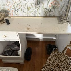Desk/vanity Desk