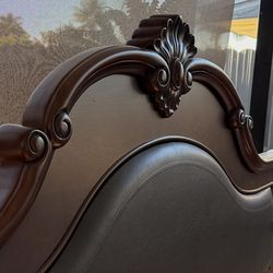 King Bed Frame – Excellent Condition