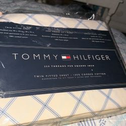 Tommy Hilfiger 250 Threads Per Square Inch Twin Fitted Sheet