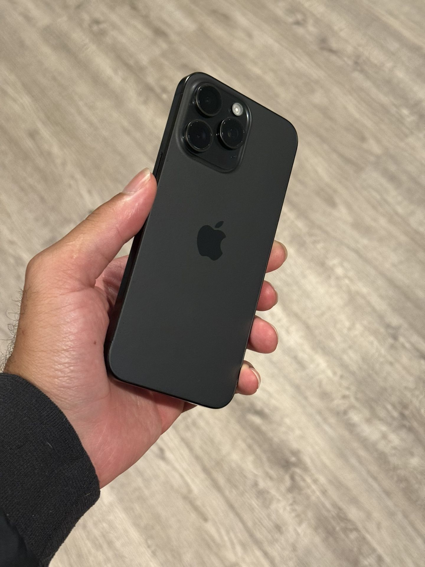 iPhone 15 Pro Max UNLOCKED - 256GB - Black