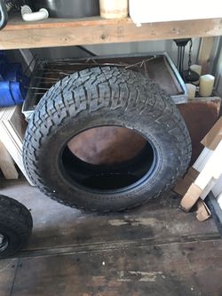 37x12.50x20 A/T Tire
