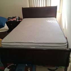 Full size bed