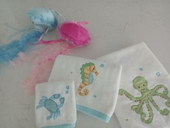 Pottery Barn towel Set