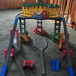 Fisher-Price Thomas & Friends Super Station
