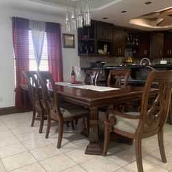 Dining Room Table 8 Chairs, Some Scratches 