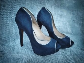 CLASSIQUES ENTIER "Sophie" Navy Blue Suede Platform Peep-Toe Pumps Sz 6.5