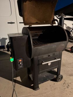 TRAEGER PELLET GRILL SMOKER USED WORKS GREAT