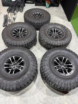 Jeep 392 wheels 37x12.5x17 Nitto tires