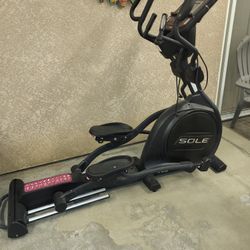 Elíptica Sole Exercise Machine 