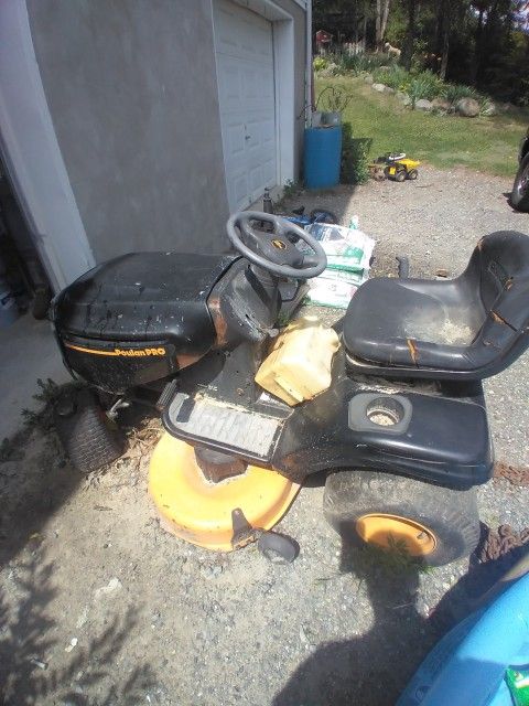 Ride On Mower W/ Briggs & Stratton Engine