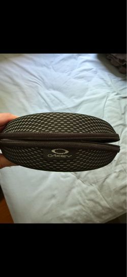 EMPTY  sunglasses/glasses case  Oakley brand