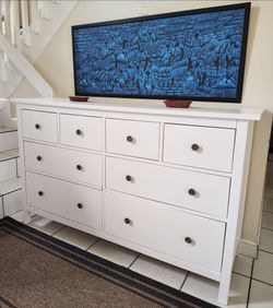 SOLID WOOD DRESSER 8 DRAWERS EXCELLENT CONDITION DELIVERY AVAILABLE