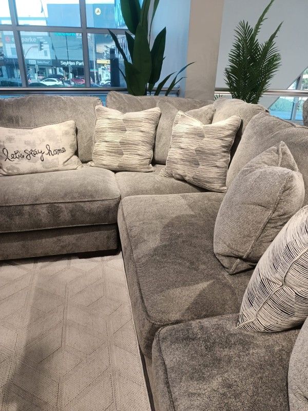 BaylessSmoke 3-Piece Sectional
Ashley Furniture$10 Down Payment Financing And Delivery