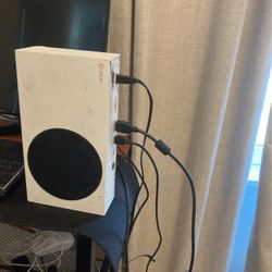 Xbox Series S And Monitor W One Controller 