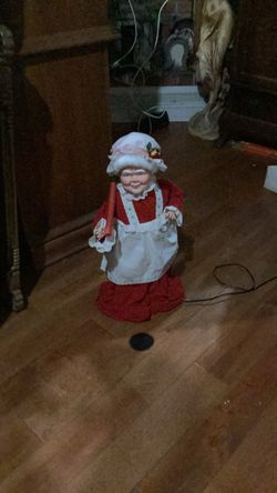 Mrs Santa Claus vintage decor piece working condition 24 inch tall