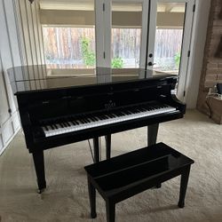 Essex Baby Grand Piano 