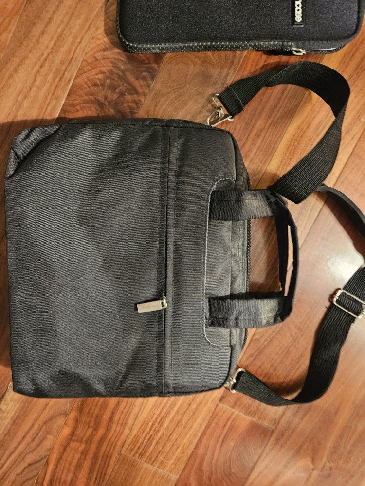 Lot Of 2 Carrying Cases For A Tablet Or IPAD
