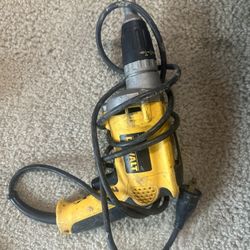 Use Dewalt High-Speed Variable Speed Reversible Drywall Gun