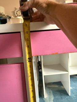 Desk size in picture