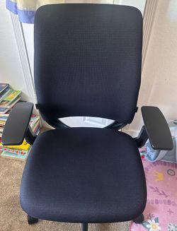 Steelcase Amia Office Chair - Most Comfortable Sit - 4 Points of Adjustability - Ergonomic Desk Chair - Upper Back Support - Adjustable Lumbar Support