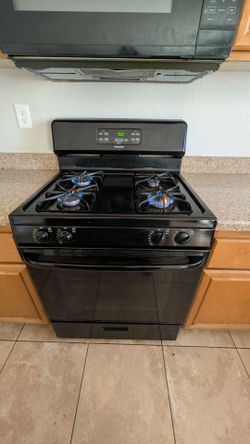 Nice Hotpoint by GE black stove