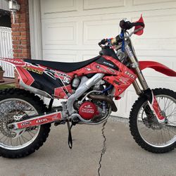 2009 CRF 450R Dirt Bike (MX/ Honda)