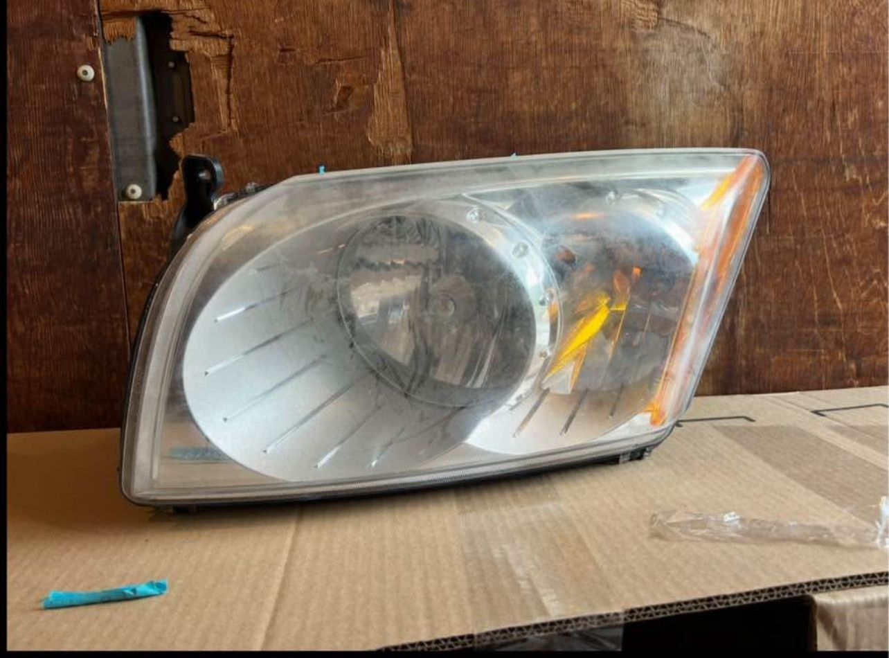 2007-2012 Dodge Caliber Right Headlamp