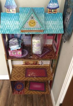 Frozen doll house