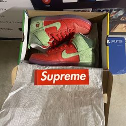 Nike Dunk SB Strawberry 