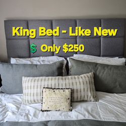 ✨ Like-New King Bed – $250! ✨
