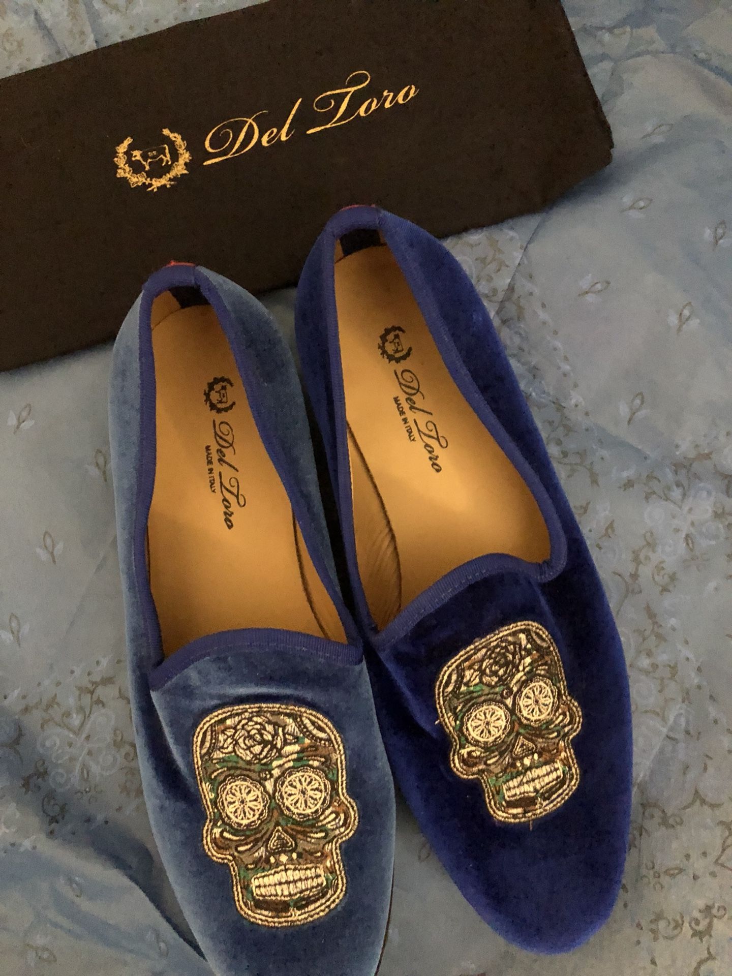 Del Toro Blue Velvet Skull & Bone Slipper (Size 10 1/2)