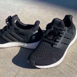 ULTRA BOOST WOMEN SIZE 8