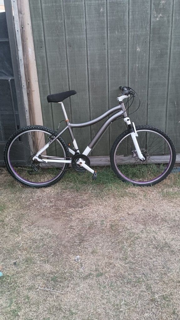Bicycle Aluminum frame. Front shocks. Disk Brakes, For Mountain, Roads or Trails. In Great condition