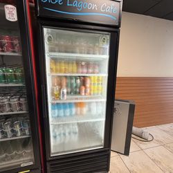 Beverage refrigerator