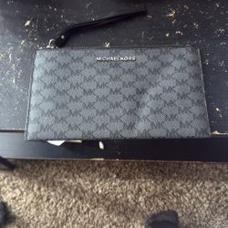 Michael Kors Jet Set Travel Large Zip Clutch/Wristlet