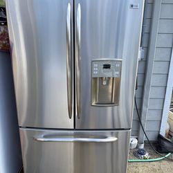 FREE DELIVERY- Counter depth bottom Freezer Refrigerator