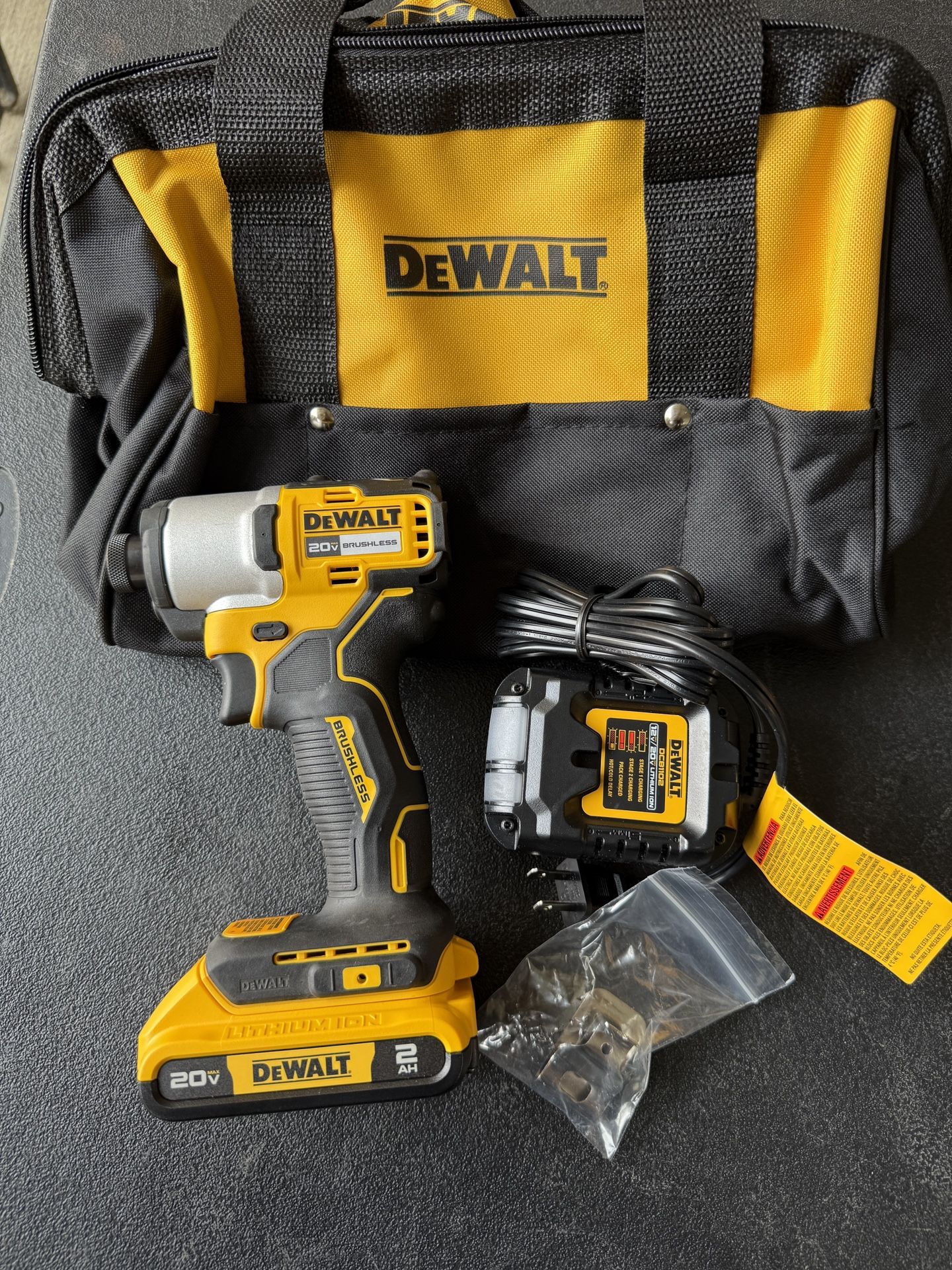 DeWALT (DCF840D1) 20V MAX Brushless Cordless 1/4 In. Impact Driver Kit(1 2.0 ahbattery & charger )