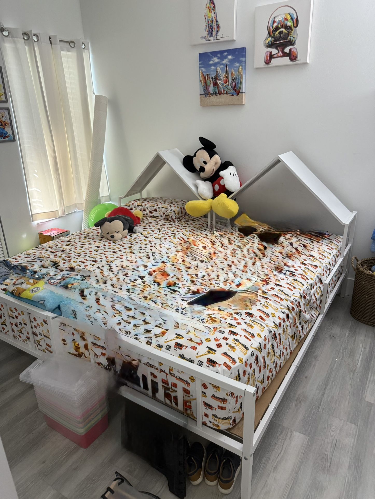 Twin House Bed / Camas Tipo Casa Twin