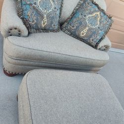 Beautiful Almost New Beige Love Seat With Matching Ottoman 