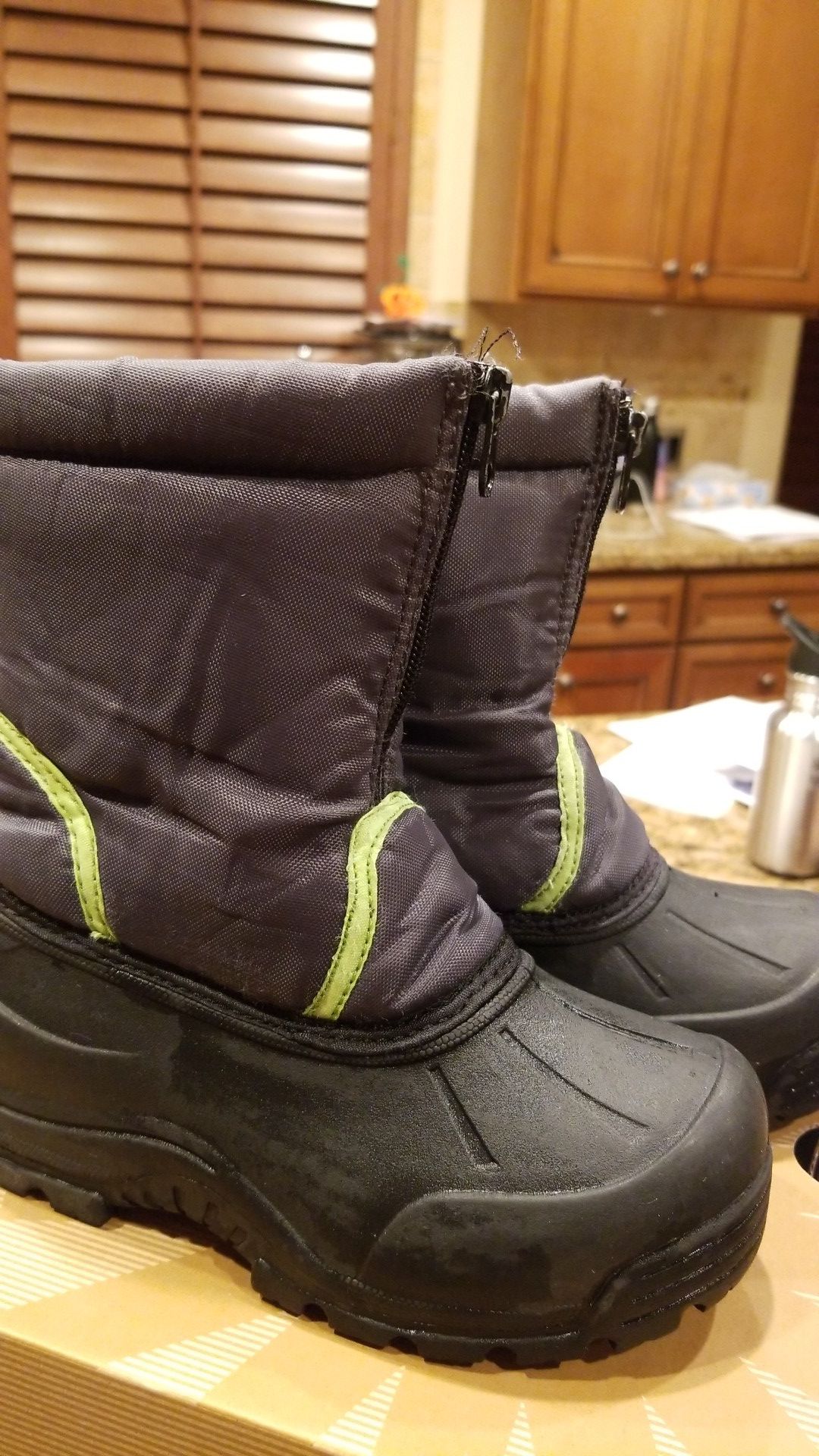 Northside snow boots kids size 12