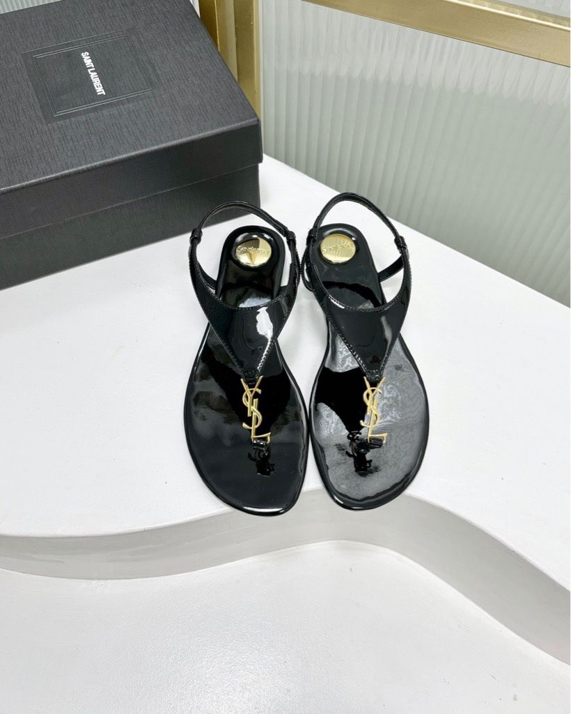 Flat-bottomed slippers, letter upper sandals