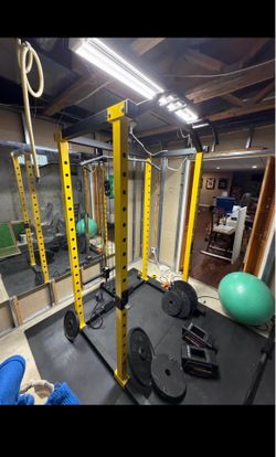 Power Rack with Lat Pull down