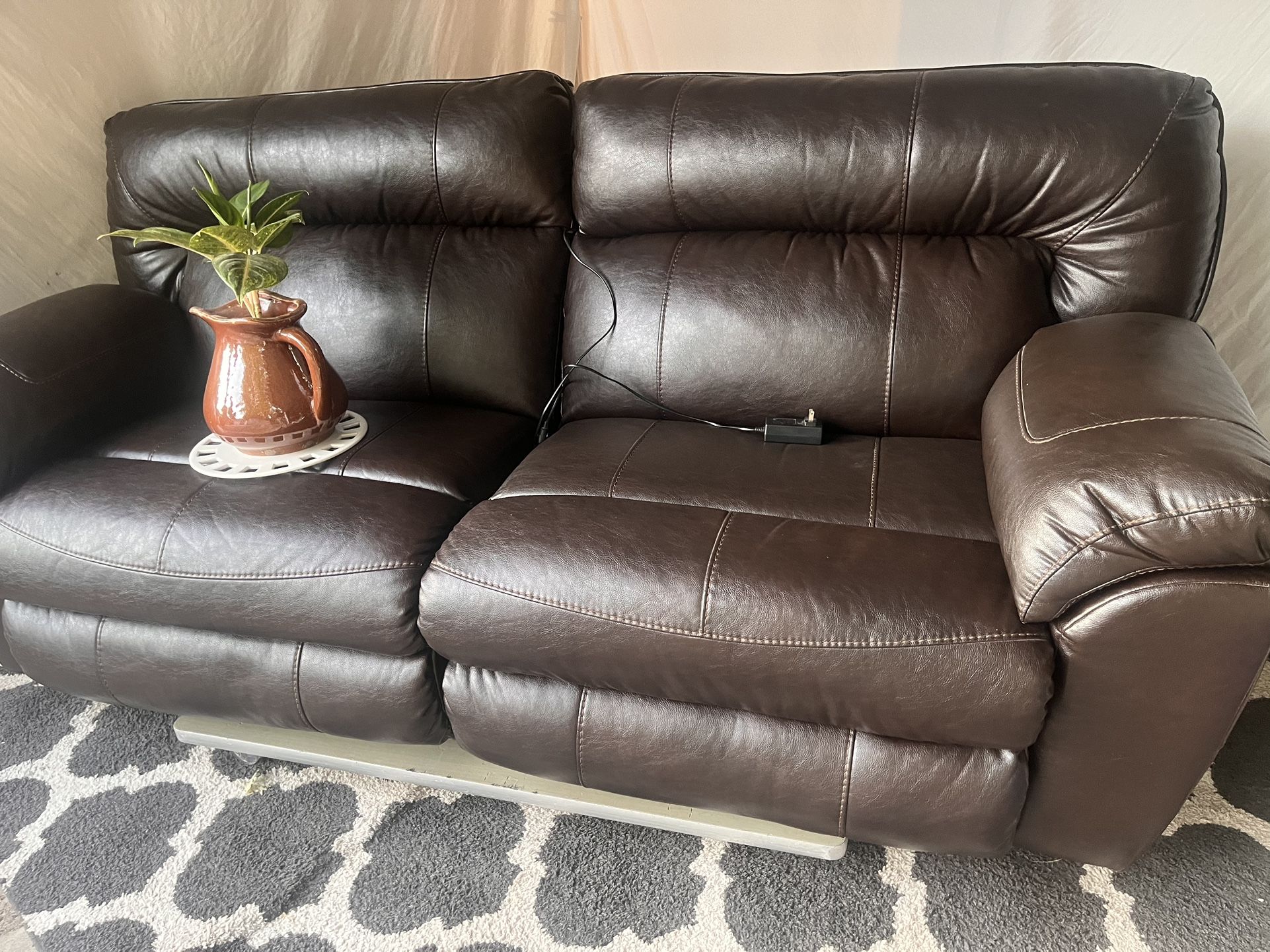 Dual Power Recliner