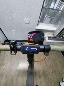 Electric scooter very good big scooter im 6'3 i ride it comfortable great shape just need 15-20$ changer