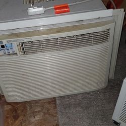 BIG AC  WINDOW UNIT 